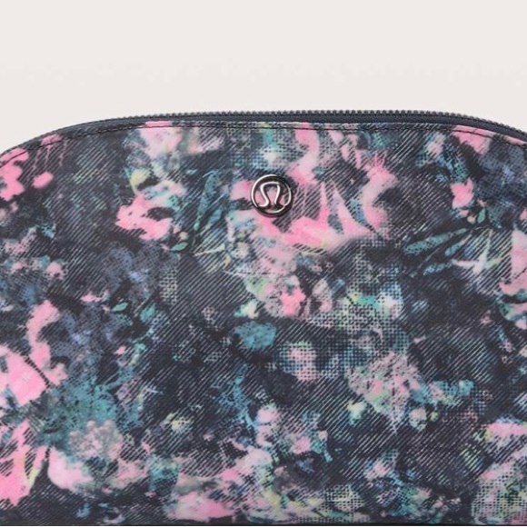 Lululemon Sun Up Sun Down Pouch *2.5L - Picture 3 of 6